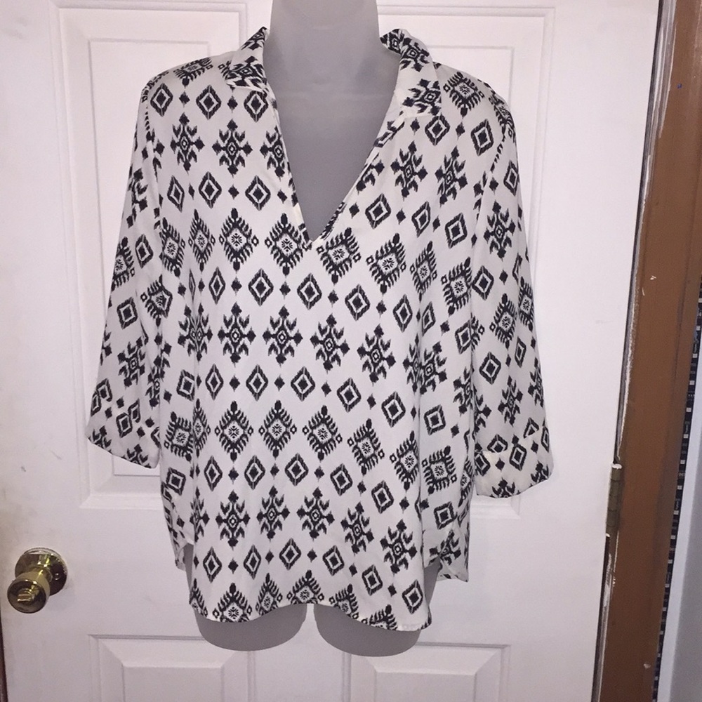 V-neck 3/4 sleeved blouse